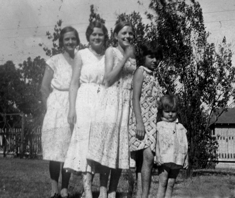Gentry, Bessie Bird ca 1930 with her daughters