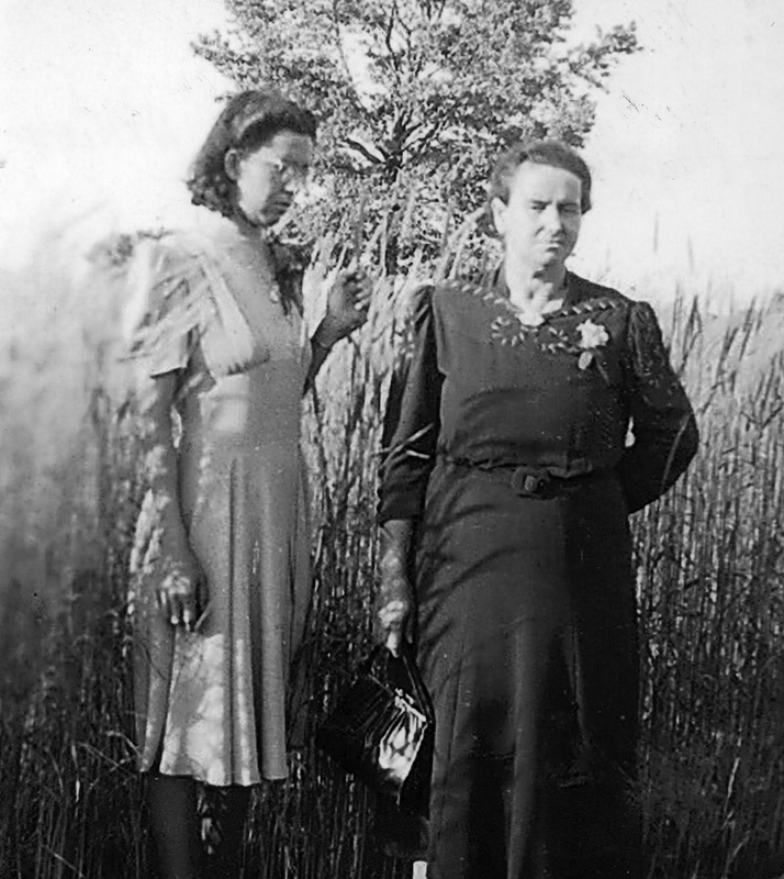 McLemore, Kathleen Marie ca 1940s to 1950s with her older sister 